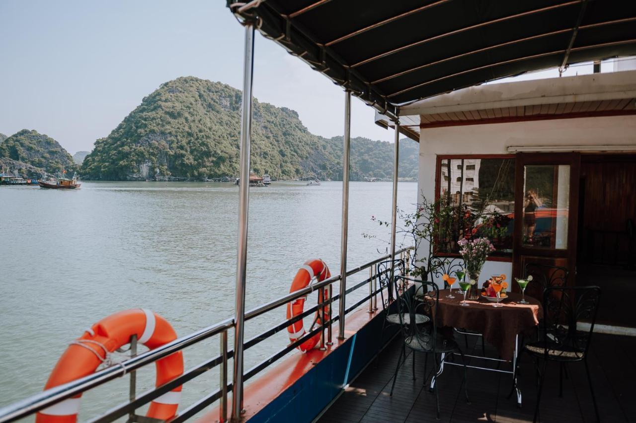 Cat Ba Bay Cruises Hotell Dong Khe Sau Eksteriør bilde