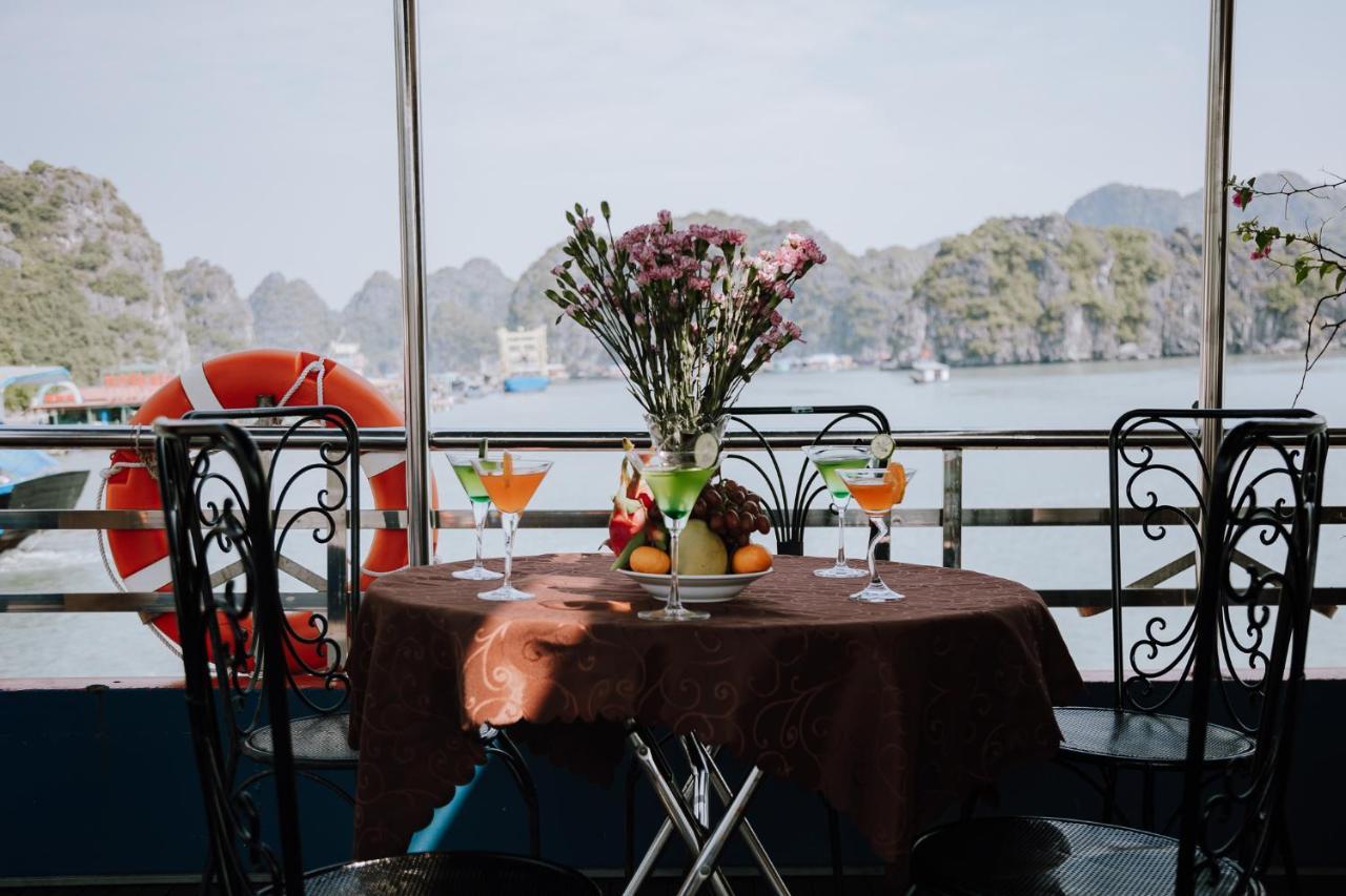 Cat Ba Bay Cruises Hotell Dong Khe Sau Eksteriør bilde