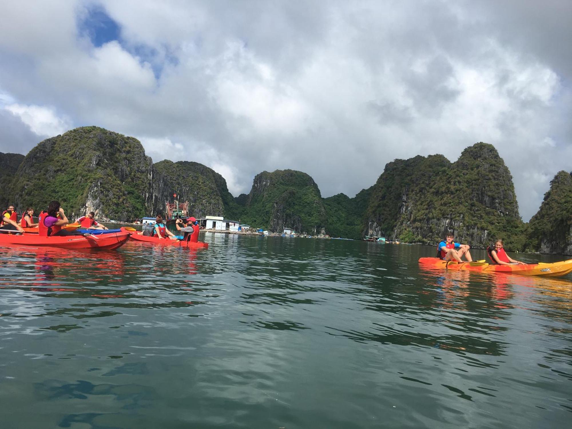 Cat Ba Bay Cruises Hotell Dong Khe Sau Eksteriør bilde