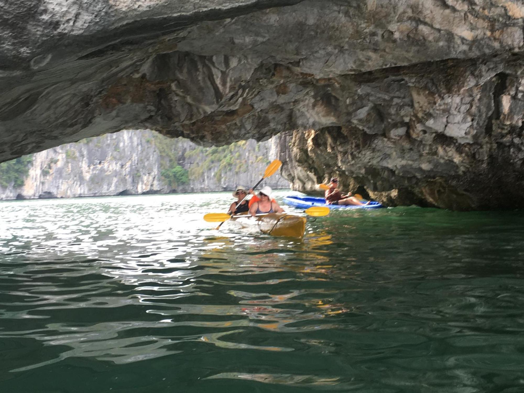 Cat Ba Bay Cruises Hotell Dong Khe Sau Eksteriør bilde