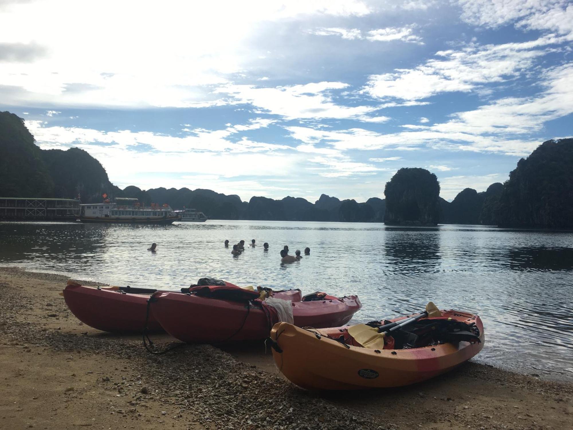 Cat Ba Bay Cruises Hotell Dong Khe Sau Eksteriør bilde