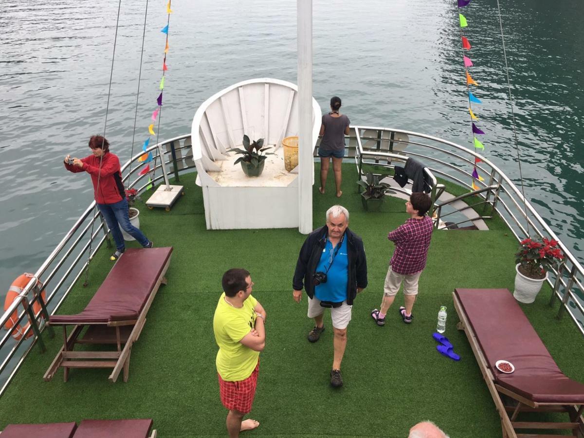 Cat Ba Bay Cruises Hotell Dong Khe Sau Eksteriør bilde